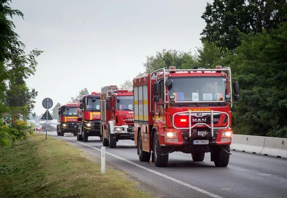 Autospeciale și militari din Argeș, Vâlcea și Mehedinți au plecat în același timp spre Suceava
