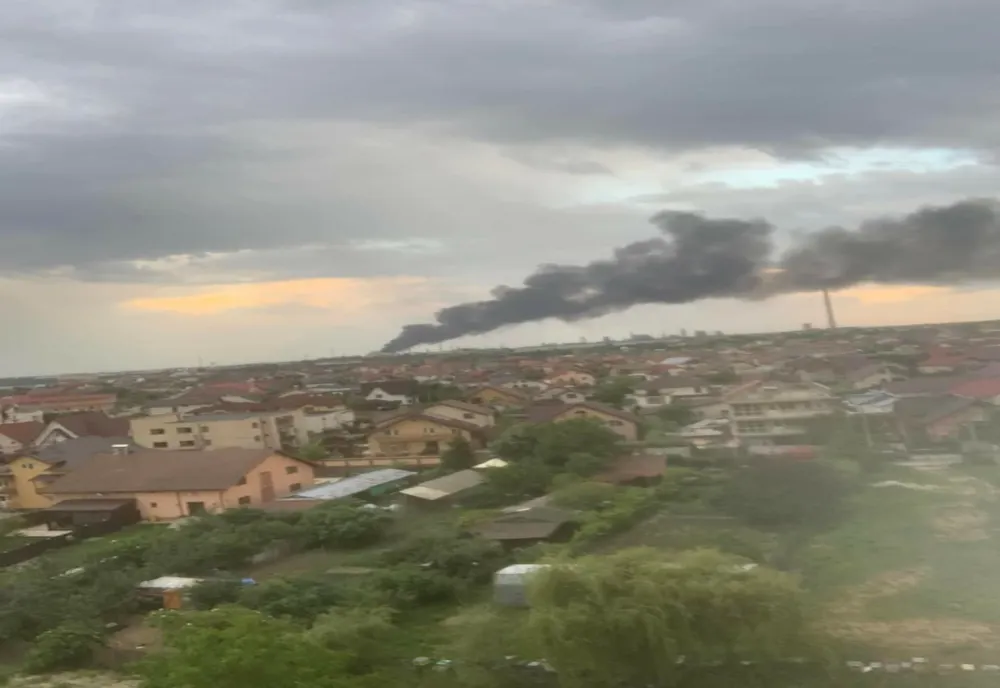 Alertă| Un incendiu de proporții a izbucnit la o hală din zona platformei industriale a localității argeșene Bradu - VIDEO