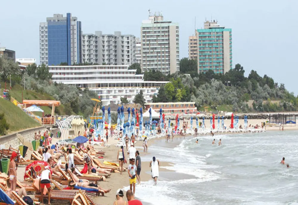 Controale în masă pe litoral şi amenzi usturătoare. Peste 2,6 milioane de lei pentru mâncare expirată şi mizerie