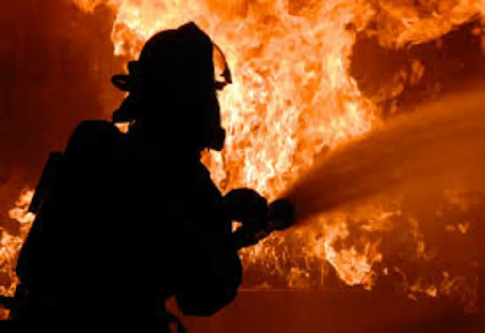 Incendiu noaptea trecută la o gospodărie din Poiana Lacului, Argeș