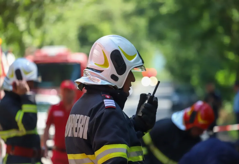 Incendiu într- un bloc din Argeș, locatari evacuați 
