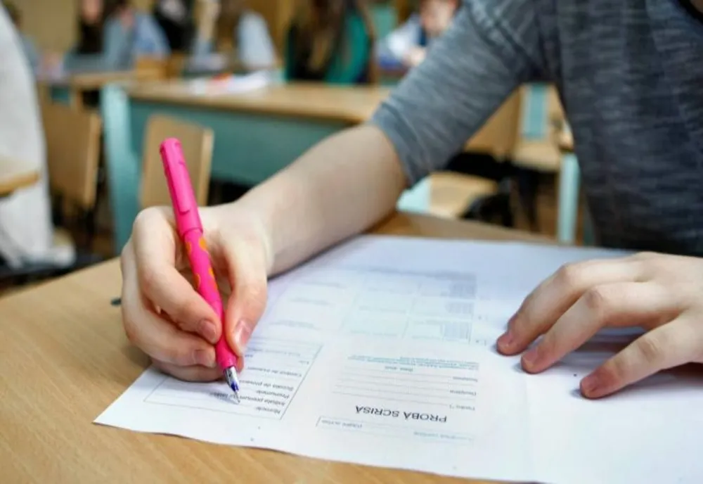 ABSOLVENȚII DE LICEU DIN ÎNTREAGA ȚARĂ SUSȚIN ASTĂZI EXAMENUL DE ADMITERE LA POLITEHNICĂ
