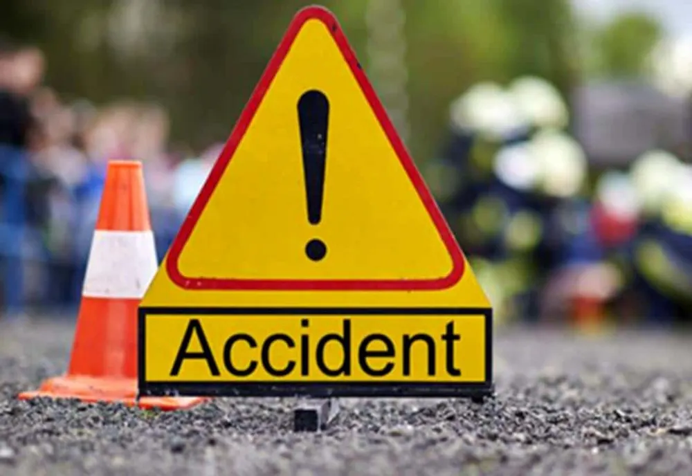 Un tânăr de 17 ani a murit după ce autoturismul în care se afla a ieșit în afara carosabilului