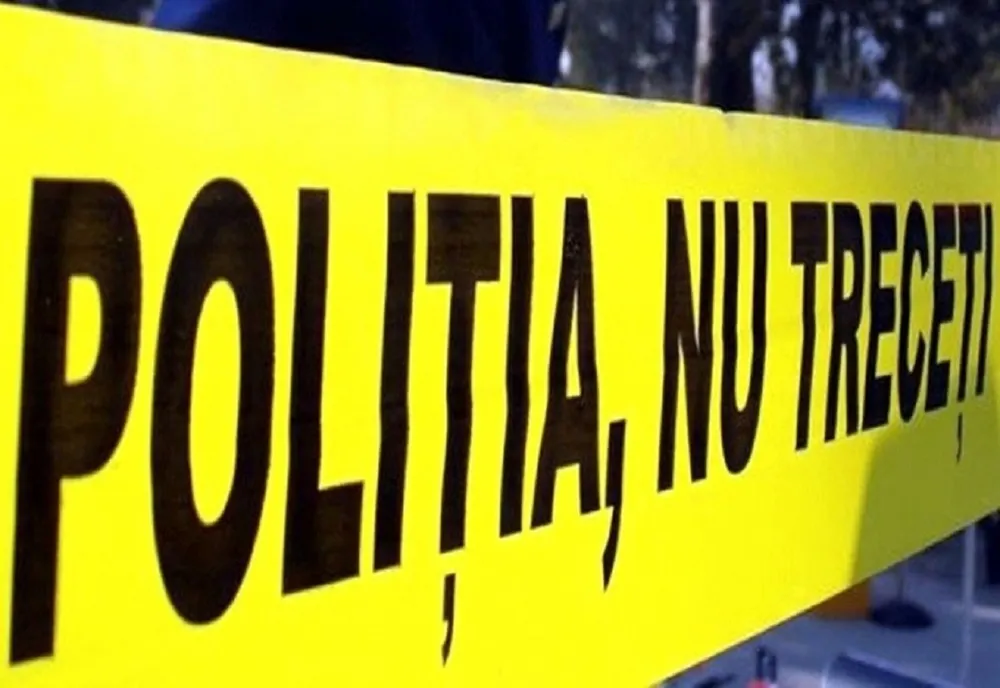 Un bărbat de 30 de ani a fost găsit decedat în interiorul unui autoturism