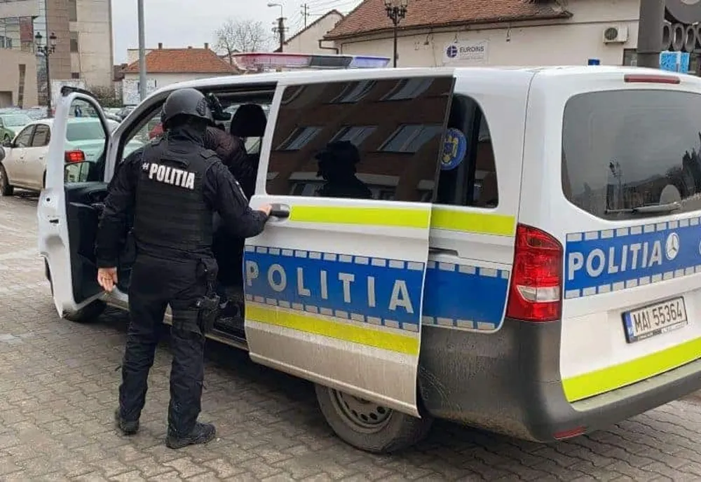 22 de percheziţii la membrii unor grupări care ar fi spart sute de conturi bancare din Spania