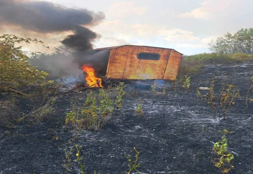 INTERVENȚII RAPIDE ÎN FAȚA INCENDIILOR - POMPIERII ARGESȘI AU FOST SOLICITAȚI DE OPT ORI