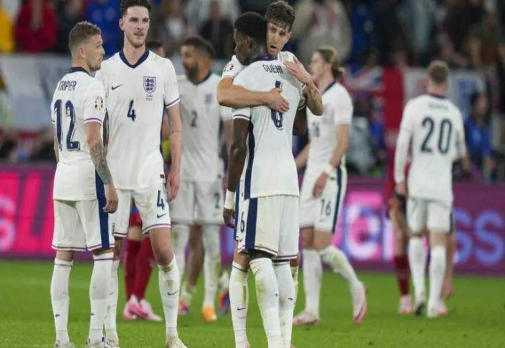 DRAMĂ ÎN FINALA EUROPEANULUI: ANGLIA ÎNVINGE OLANDA CU 2-1 ȘI SE CALIFICĂ ÎN FINALĂ