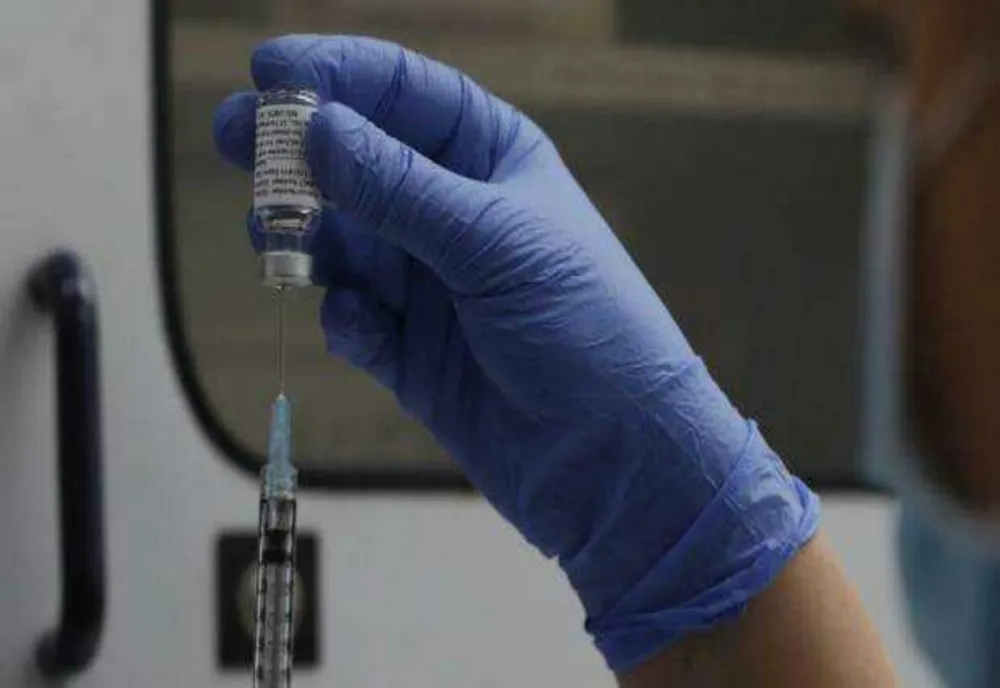 MEDICII ÎNCEP TESTAREA PRIMULUI VACCIN ÎMPOTRIVA CANCERULUI LA PLĂMÂNI PE PACIENȚI