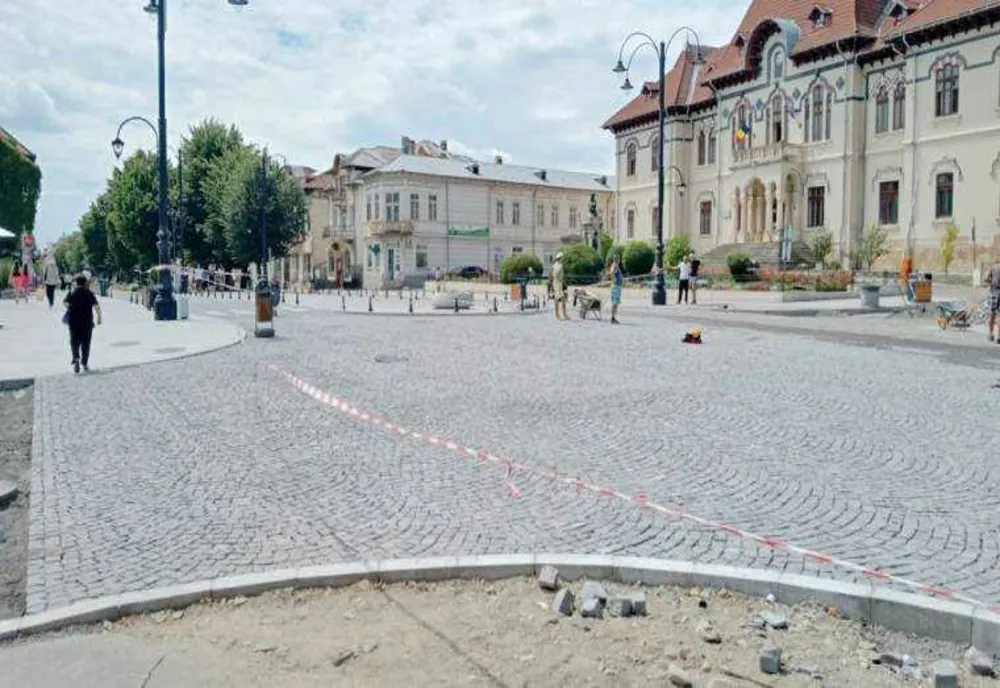 FINALIZAREA LUCRĂRILOR LA BULEVARDUL "PARDON" DIN CÂMPULUNG ÎN APROPIERE