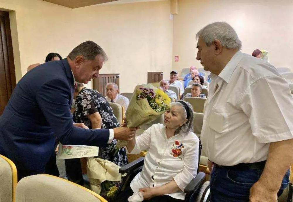 PREMIERE PENTRU CUPLURI SENIORI LA FILARMONICA PITEȘTI