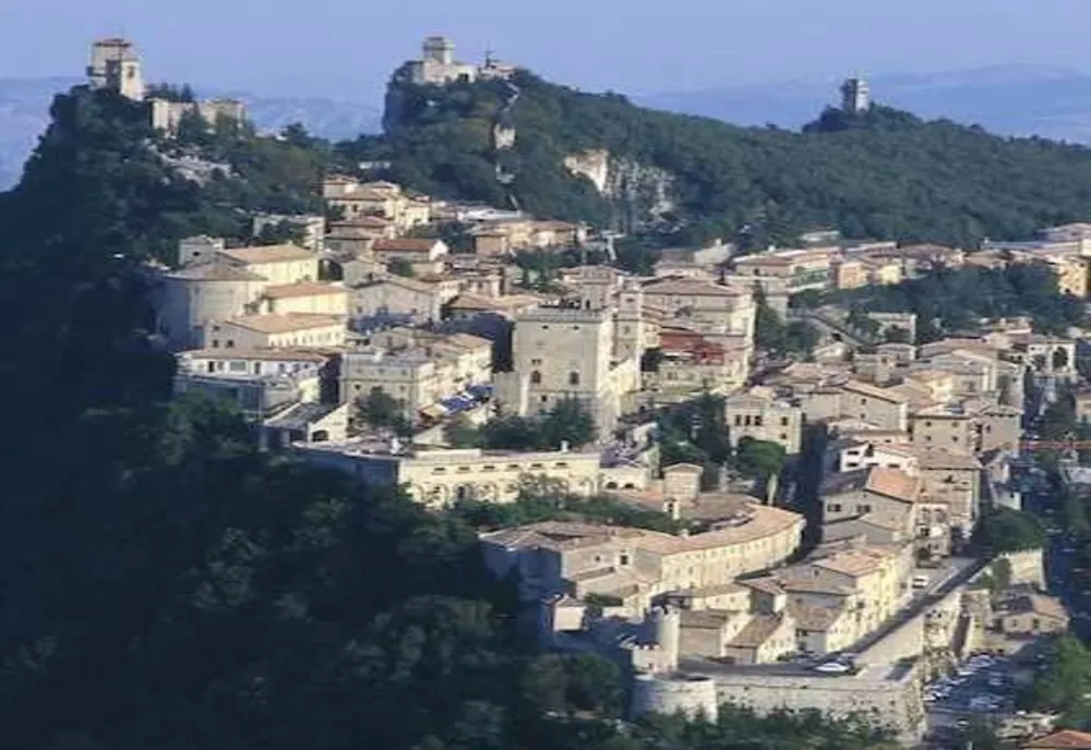 ISTORIE ȘI ECONOMIE: SAN MARINO, CELE MAI VECHIĂ REPUBLICĂ SUVERANĂ
