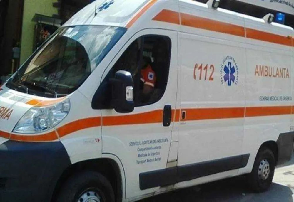 ACCIDENT ÎN ARGEȘ: BĂRBAT SURPRINS SUB UN VEHICUL