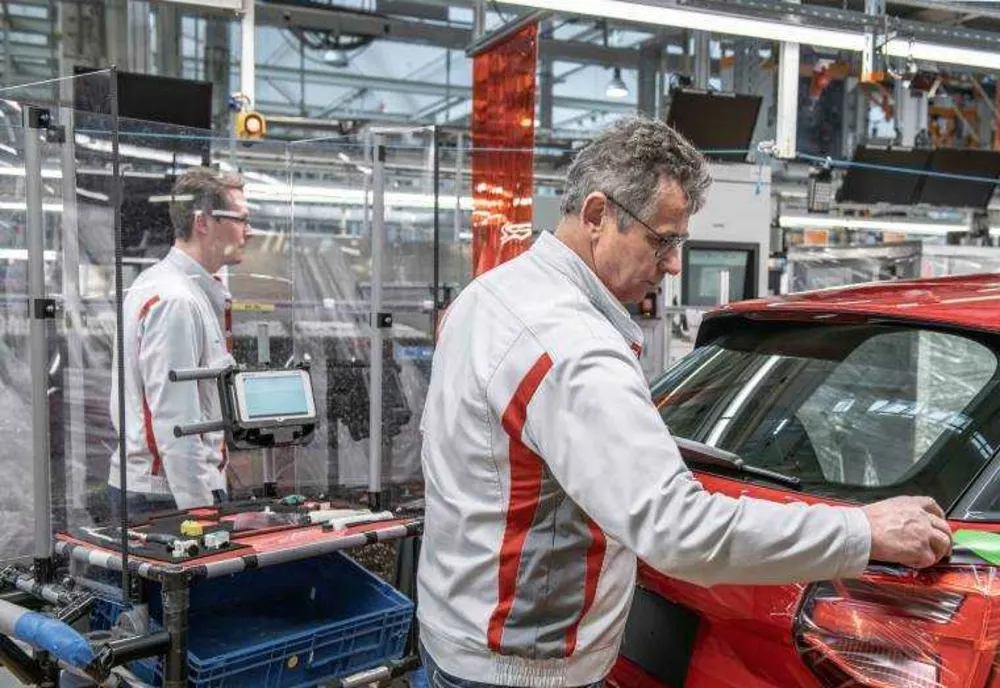 Criză Fără Precedent în Germania: Volkswagen Anunță Concedieri Masive și Posibile Închideri de Fabrici