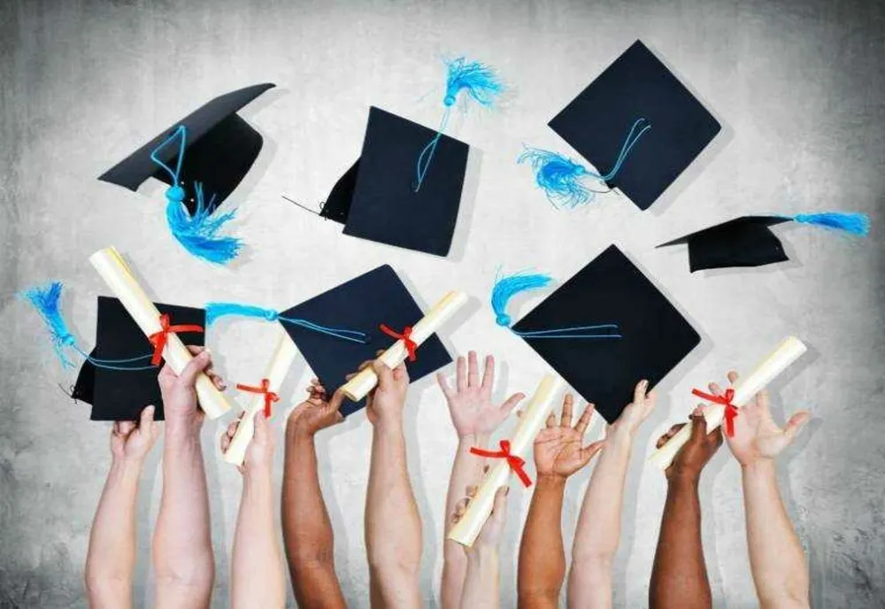 STUDENTII CU STUDII DE MASTERAT CONSIDERATI CU VECHIME IN MUNCA