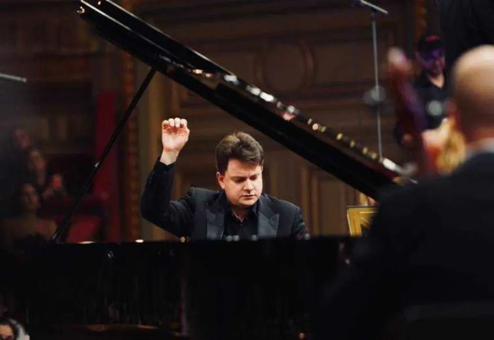 ROMAN LOPATYNSKYI DIN UCRAINA CÂȘTIGĂ GEORGE ENESCU 2024 LA SECȚIUNEA PIAN