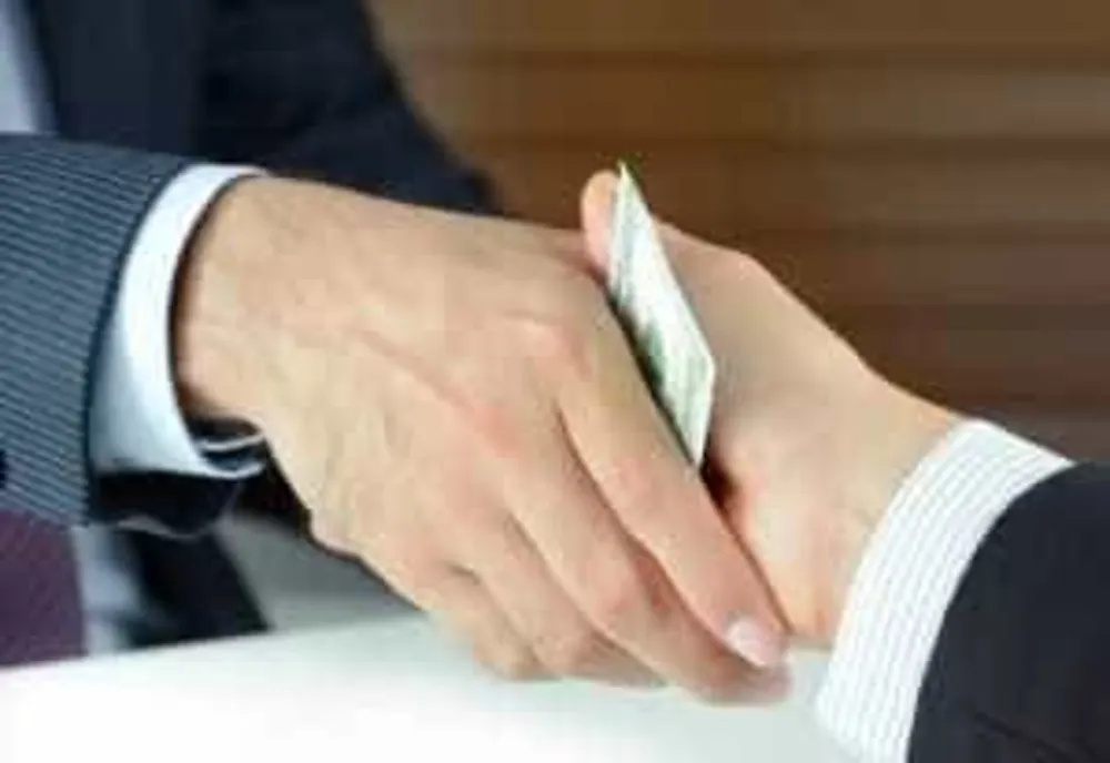 TRIPLĂ ARESTARE ÎNTR-UN SCANDAL DE DAUNE AUTO FICTIVE ÎN ARGEȘ