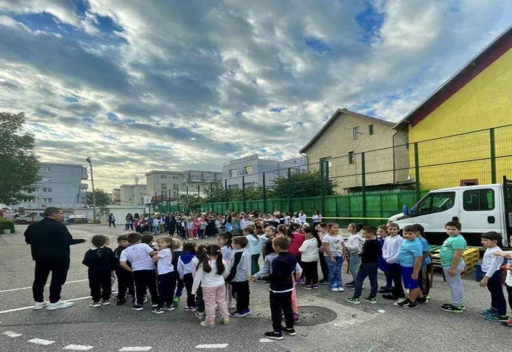 EXERCIȚIU DE EVACUARE ÎN ȘCOLI DIN PITEȘTI