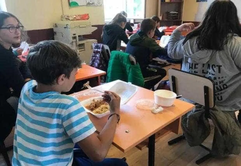 PESTE 11.500 DE ELEVI VOR BENEFICIA DE PROGRAMUL NAȚIONAL „MASĂ SĂNĂTOASĂ”