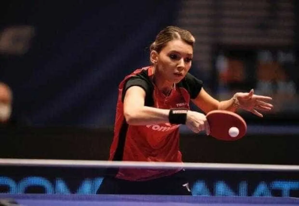 Bernadette Szocs, în finala Campionatelor Europene individuale în proba de simplu și dublu