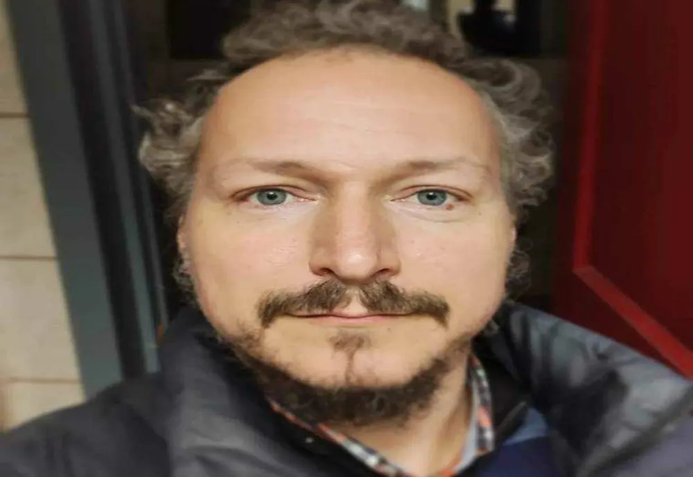 DOLIU LA CENTRUL UNIVERSITAR PITEȘTI DUPĂ CE COLEGII PLÂNG PIERDEREA PROFESORULUI FLORIN-MARIAN BÎRLEANU