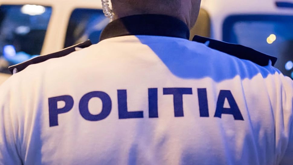 Femeie arestată după un scandal în autobuzele din Pitești. A folosit spray lacrimogen și a agresat un șofer