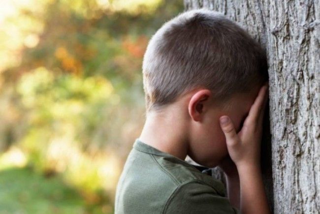 Băieţel violat de mai multe ori de un adolescent! Agresorul reţinut!