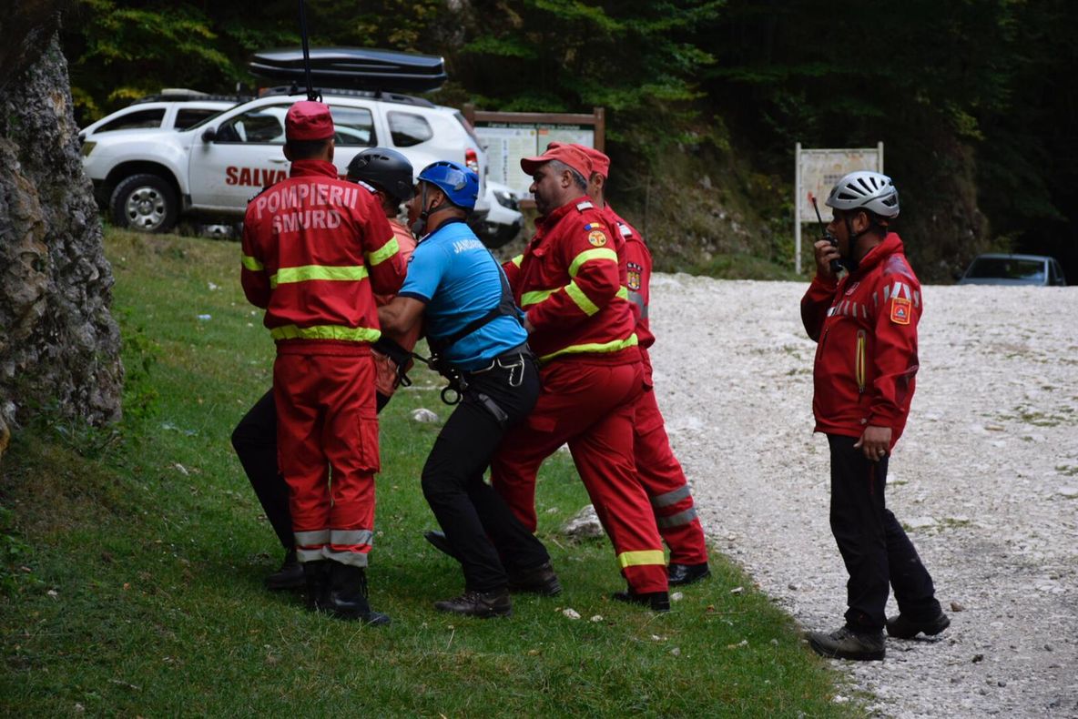 Operaţiune de salvare a jandarmilor montani! Exerciţiul a fost la Cheile Dâmbovicioarei