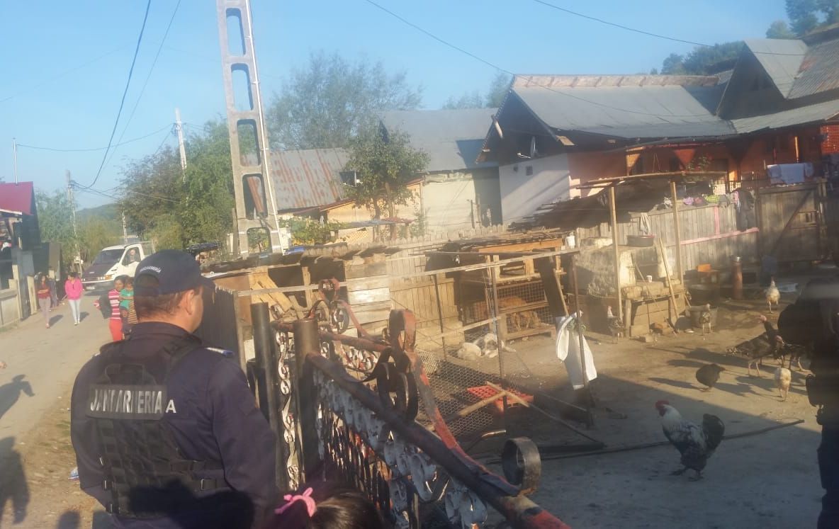 Hoţi de energie electrică prinşi de jandarmi! S-au ales cu doar penale