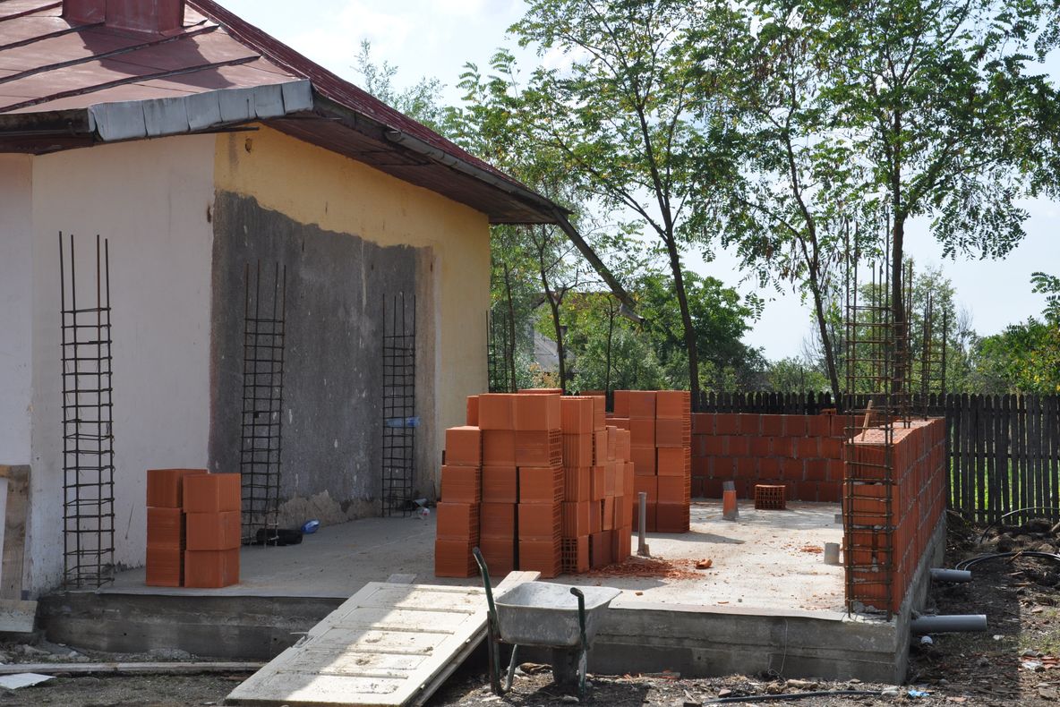 WC de 40.000 euro la o şcoală din Argeş. Primarul spune că nu e scump