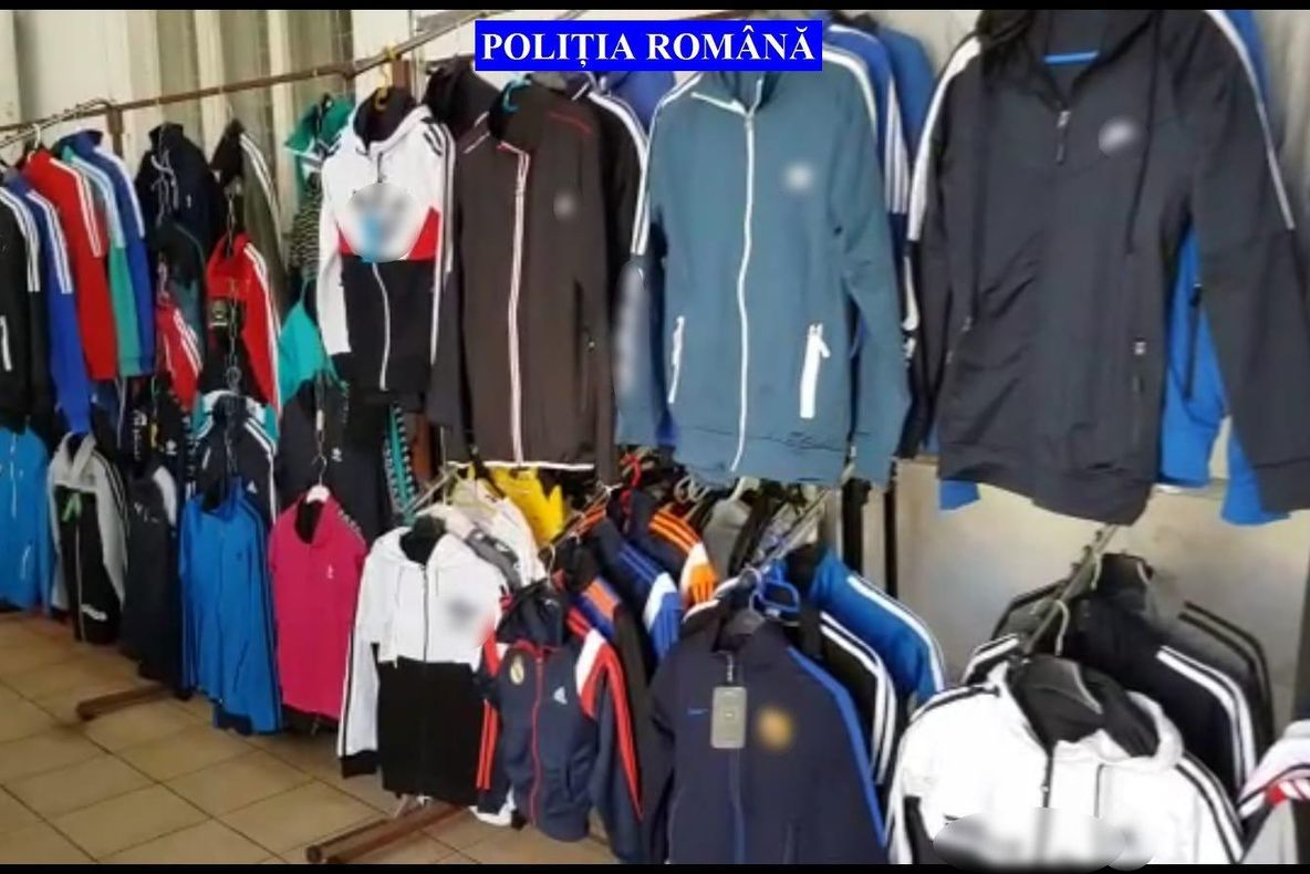 Mărfuri contrafăcute confiscate de poliţişti! Se vindeau în magazine din Piteşti