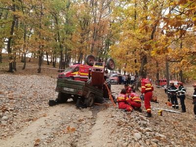 Un bărbat a murit strivit sub tractor, în comuna Cuca