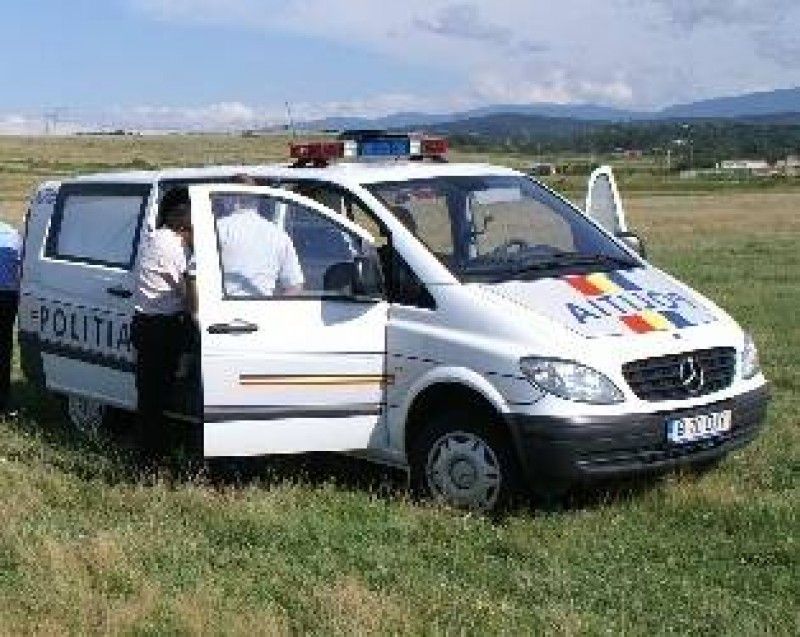 UPDATE-Găsit mort pe câmp, la Căteasca. Bărbatul are lovituri la faţă