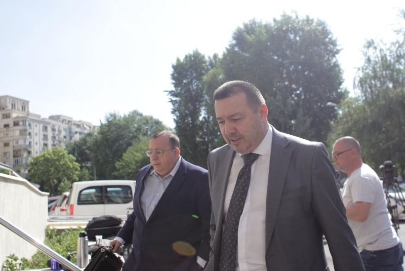 Deputatul Cătălin Rădulescu pus la punct în sectia de votare!  A fost nevoit să plece