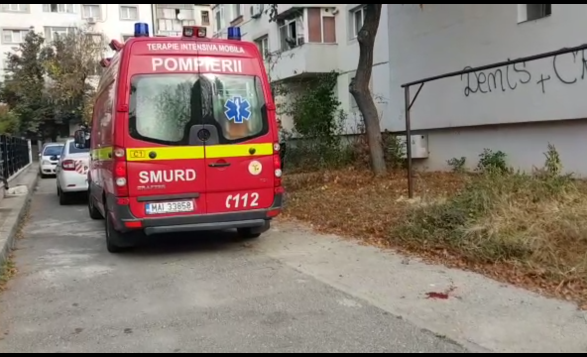 Update-S-a aruncat de la etajul IV! Nora, martoră la nenorocire