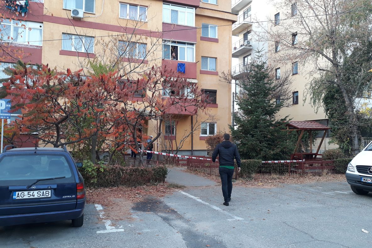 Un politist si-a ucis baietelul de 3 ani si s-a impuscat in cap