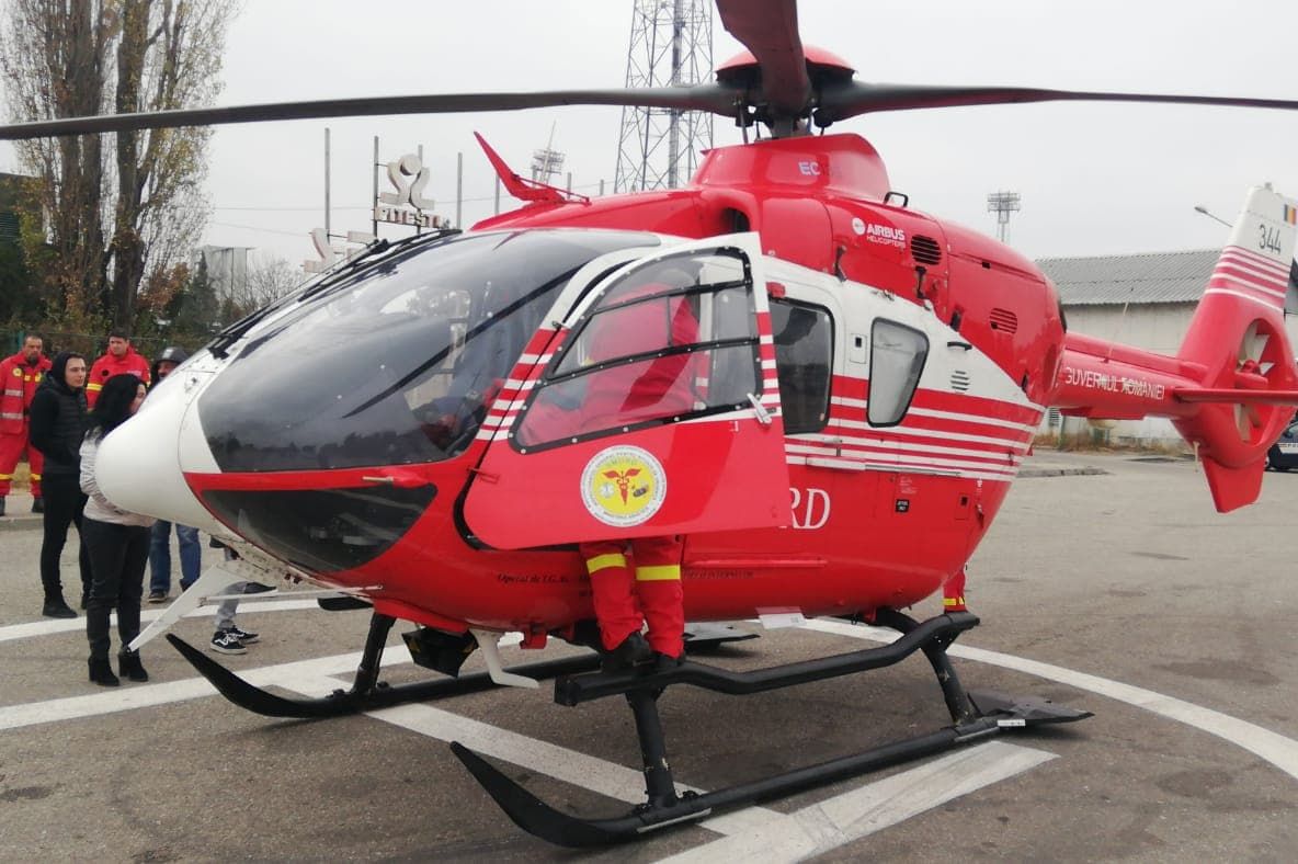 Femeie, în stare gravă, preluată de un elicopter SMURD de la Pitești