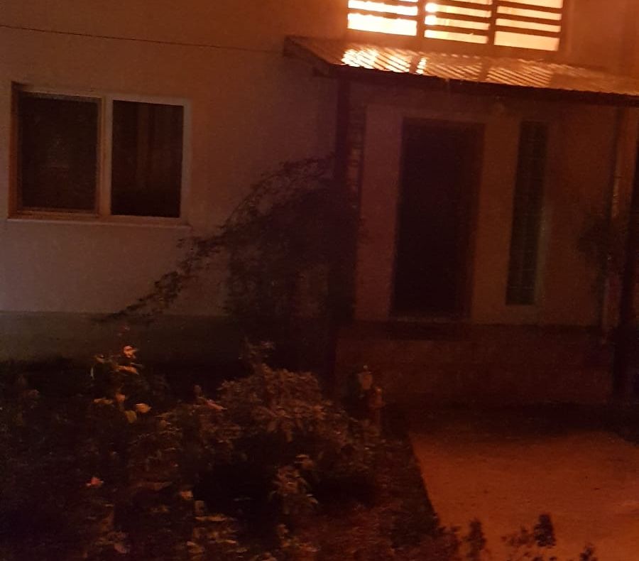 Casă transformată în torță, de incendiu, la Leordeni. Distrugeri importante