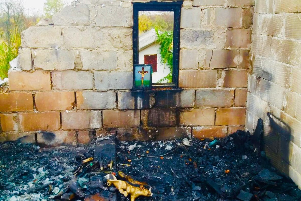 Semn divin! O icoană a rămas intactă după un incendiu devastator