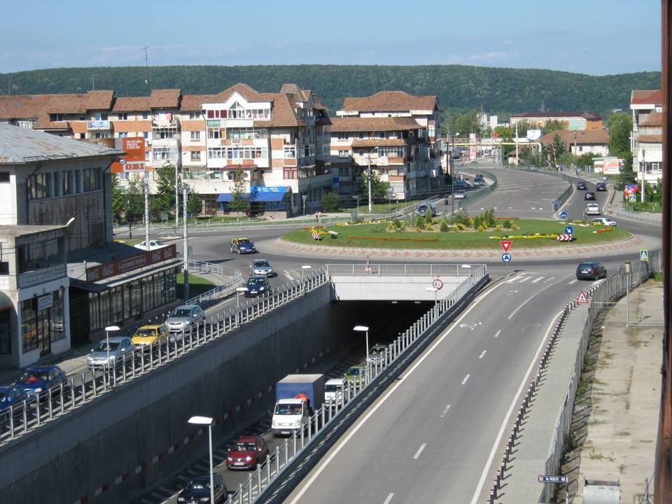 După o ceartă cu prietena, un tânăr a amenințat că se aruncă de pe pasajul din Bascov