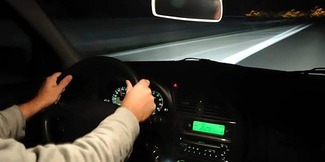 Minor în arest la domiciliu după ce a condus fără permis