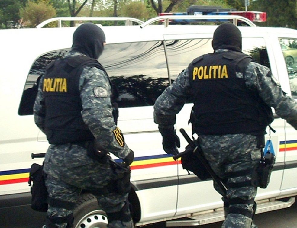 Percheziții la Ștefănești! Au furat bunuri de aproximativ 100.000 lei