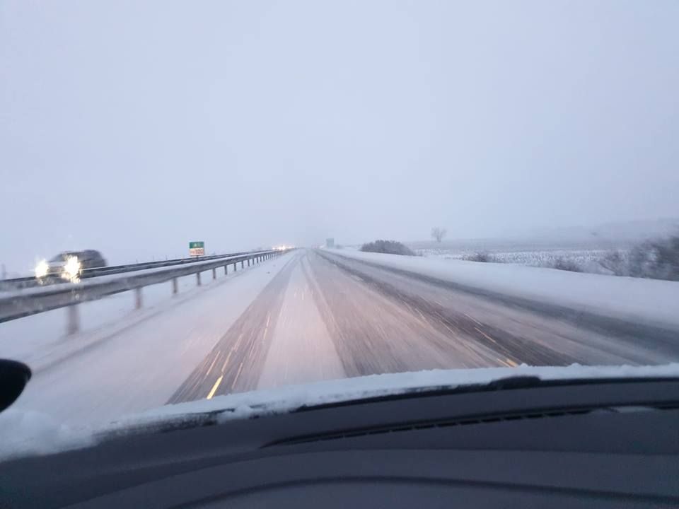 Situaţia drumurilor din Argeș! TIR-uri blocate şi copaci căzuţi