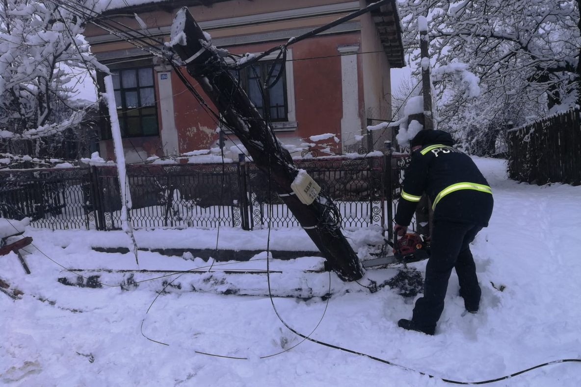 Localități din Argeș, fără curent de 5 zile. Primar: „Am fost paralizați total”