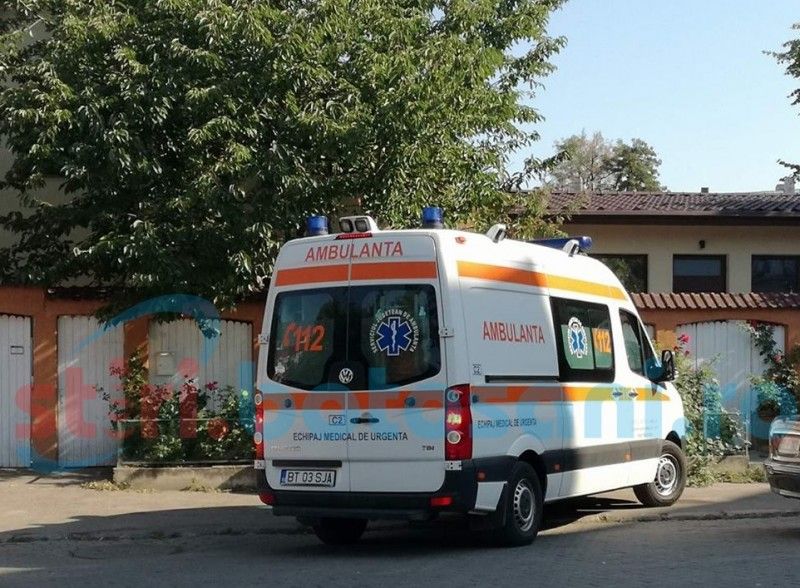 Accident la Lerești. S-a răsturnat cu mașina în albia râului