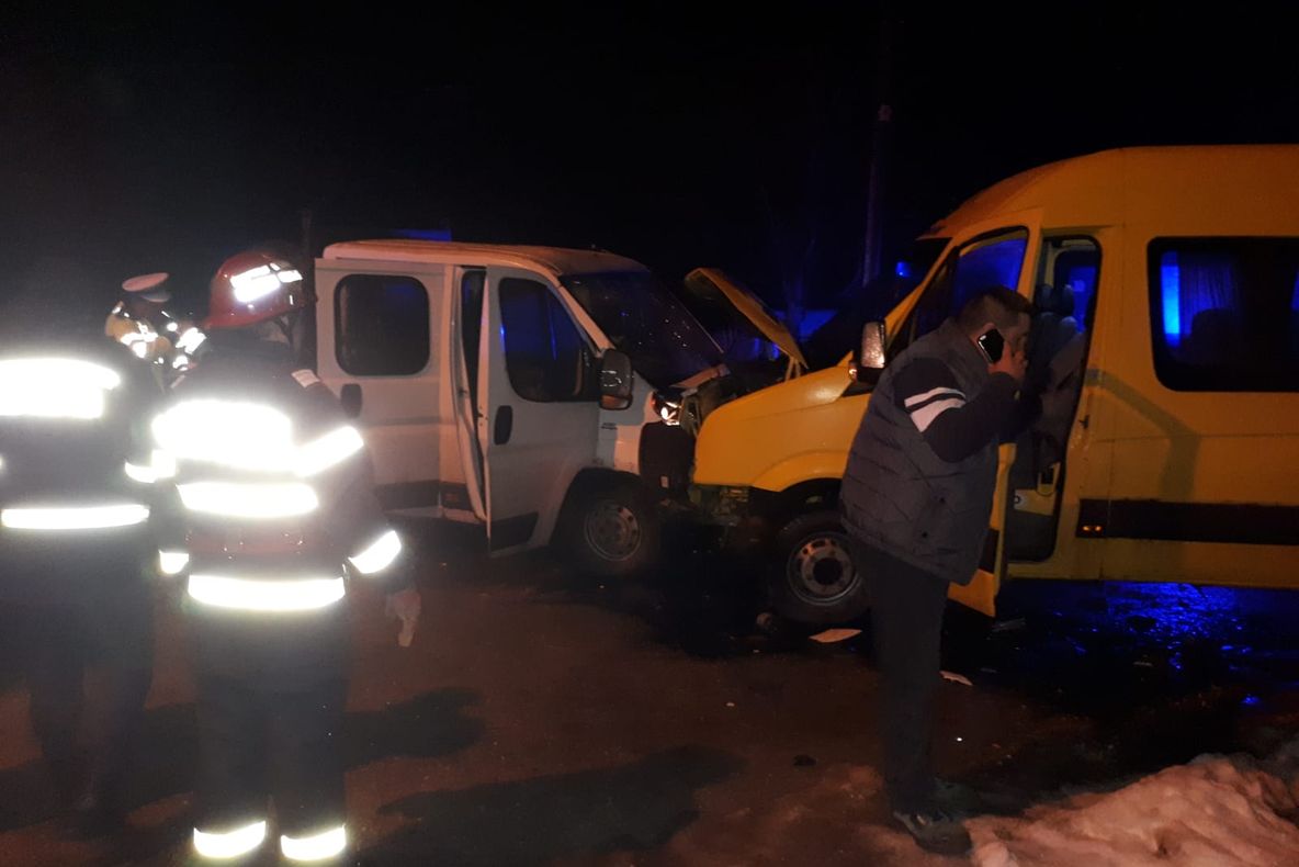 Accident din cauza poleiului, la Topoloveni. Patru persoane rănite