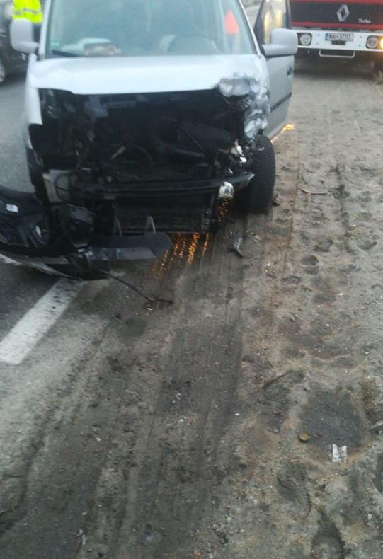 Din cauza poleiului şi vitezei, accident cu 3 maşini! Zona pare blestemată