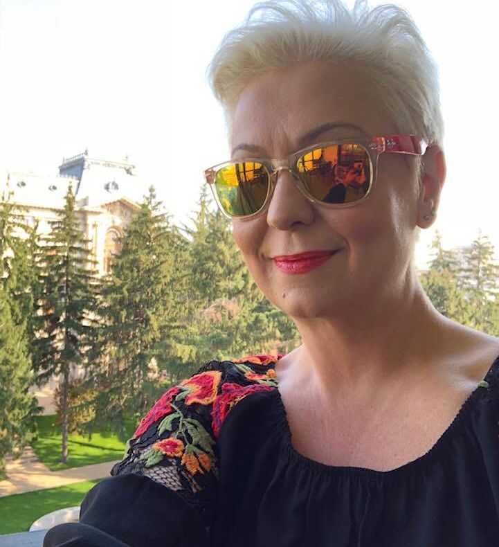 Monica Anghel, angajată a Consiliului Județean Argeș. Este director artistic la...