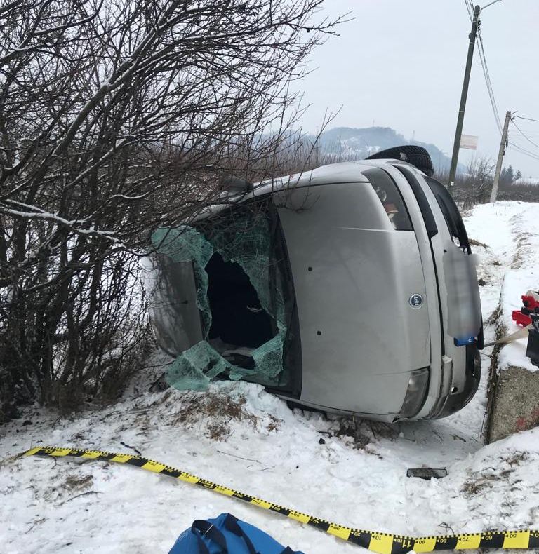 Mașină răsturnată la Cepari! Un copil de 7 ani, transportat la spital