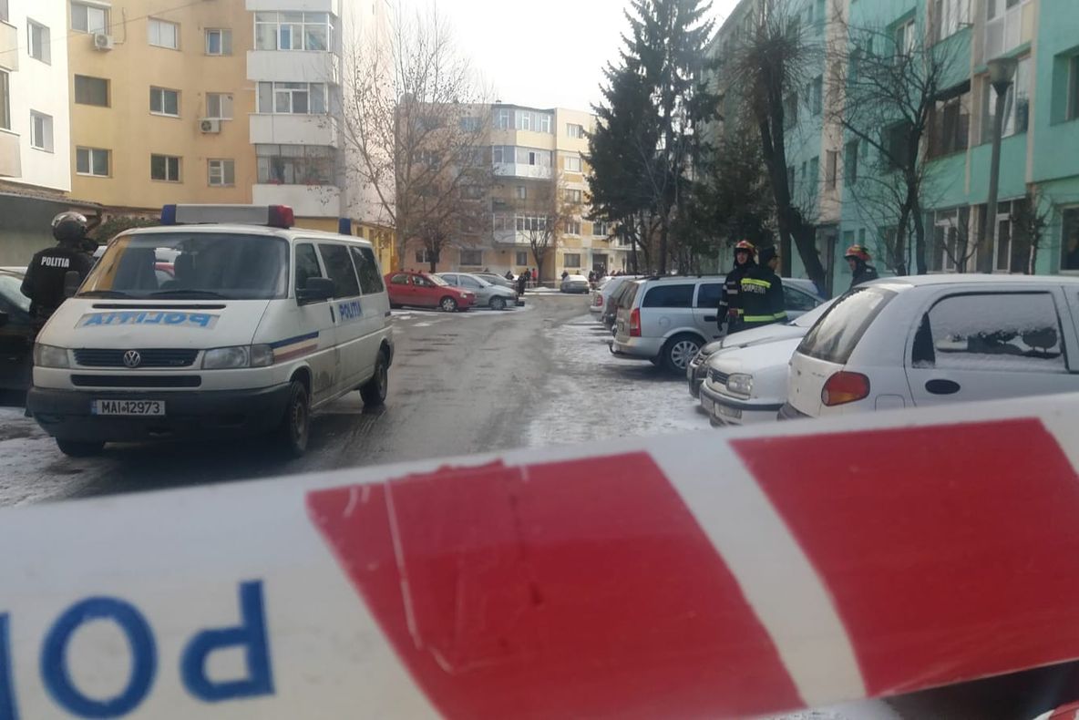 Update! Valiză suspectă pe o stradă din Pitești! Locatarii unui bloc sunt evacuați