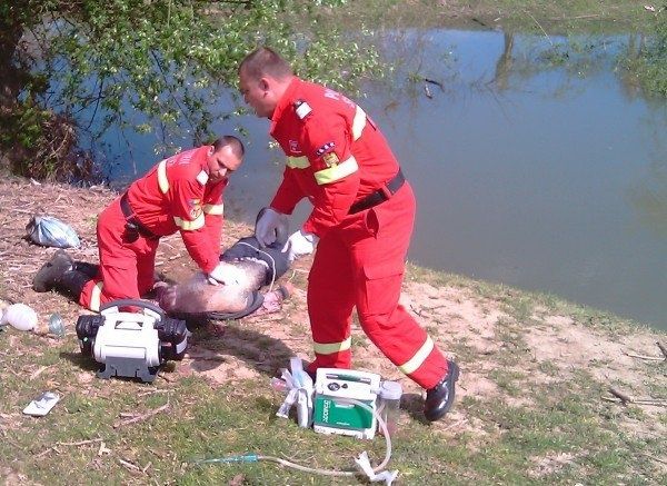 O femeie s-a înecat în lacul din curtea casei, la Băbana